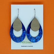 Load image into Gallery viewer, OCEAN BLUE RIPPLE STACKED WALNUT DROP