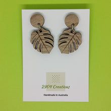 Load image into Gallery viewer, MONSTERA LEAF WALNUT