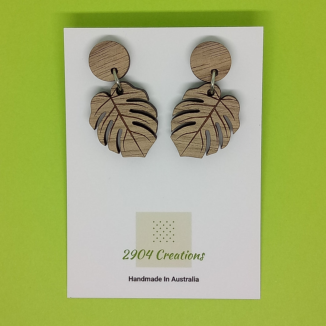 MONSTERA LEAF WALNUT