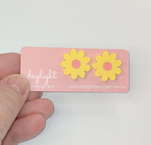 Load image into Gallery viewer, FLOWER POWER STUD LARGE // 6 COLOURS AVAILABLE